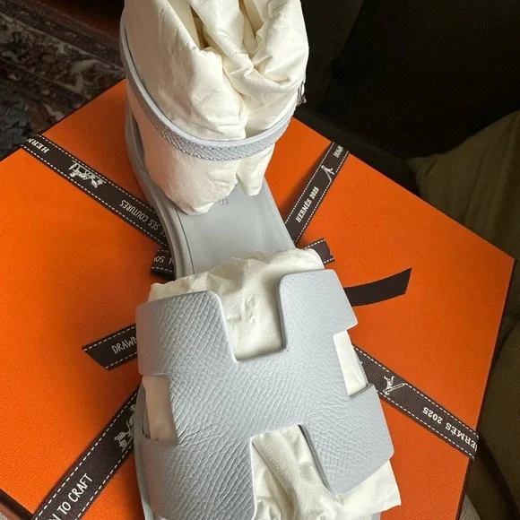 Hermes Santorini Sandles Sz 36.5, bleu Glacier - Picture 3 of 5